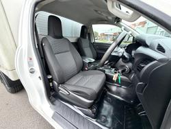 2018 Toyota Hilux Workmate TGN121R 4x2 Glacier White