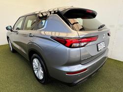 2023 Mitsubishi Outlander ES