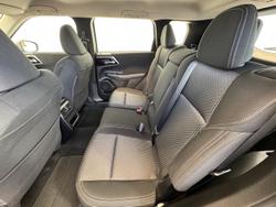 2023 Mitsubishi Outlander ES