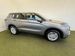 2023 Mitsubishi Outlander ES