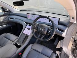 2025 MG IM6 Platinum