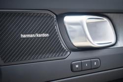 2025 Volvo XC40 Plus B4