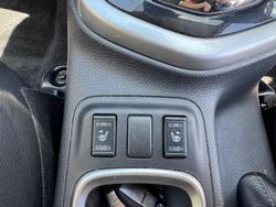 2021 Nissan Navara ST-X