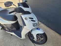 2010 APRILIA SPORTCITY CUBE 300 WHITE