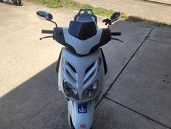 2010 APRILIA SPORTCITY CUBE 300 WHITE