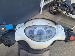 2010 APRILIA SPORTCITY CUBE 300 WHITE