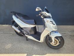 2010 APRILIA SPORTCITY CUBE 300 WHITE