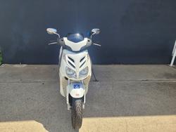 2010 APRILIA SPORTCITY CUBE 300 WHITE