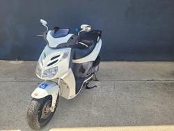 2010 APRILIA SPORTCITY CUBE 300 WHITE