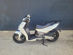 2010 APRILIA SPORTCITY CUBE 300 WHITE