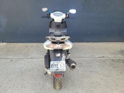 2010 APRILIA SPORTCITY CUBE 300 WHITE