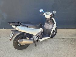 2010 APRILIA SPORTCITY CUBE 300 WHITE