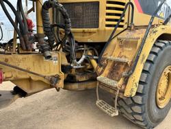 2005 Caterpillar 725