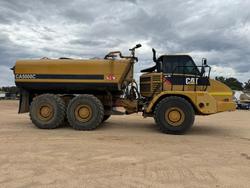 2005 Caterpillar 725