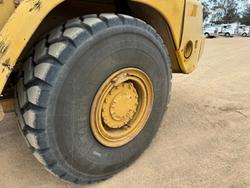 2005 Caterpillar 725