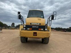 2005 Caterpillar 725