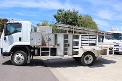 2011 Isuzu F Series FSS 550 WHITE