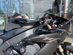 2005 Yamaha YZF-R1 BLACK