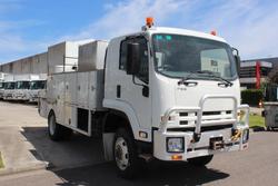 2011 Isuzu F Series FSS 550 WHITE