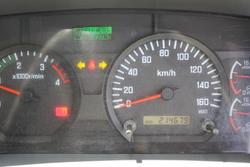 2011 Isuzu F Series FSS 550 WHITE