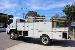 2011 Isuzu F Series FSS 550 WHITE