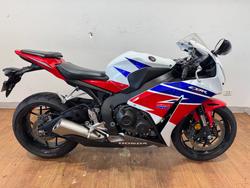 Honda CBR1000RR (fireblade)