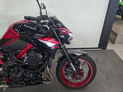 2024 Kawasaki Z900 (ZR900) Red
