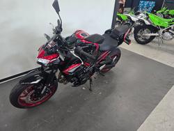 2024 Kawasaki Z900 (ZR900) Red