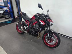 2024 Kawasaki Z900 (ZR900) Red