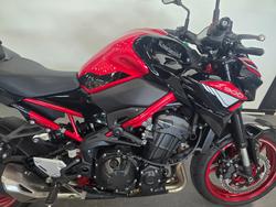 2024 Kawasaki Z900 (ZR900) Red