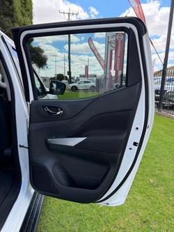 2024 Nissan Navara Black Edition