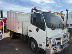 2016 Hino 300 716 wood chipper WHITE