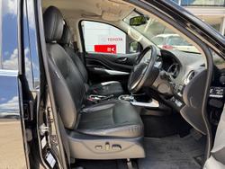2018 Nissan Navara ST-X D23 Series 3 4X4 Dual Range Cosmic Black