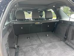 2024 Land Rover Discovery P360 Dynamic SE Series 5 MY24 4X4 Santorini Black