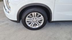 2022 Mitsubishi Outlander LS