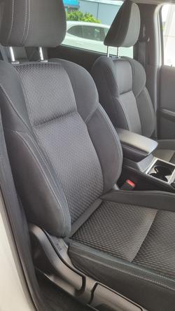 2022 Mitsubishi Outlander LS