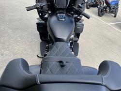 2025 Indian PURSUIT DARK HORSE PREMIUM Black