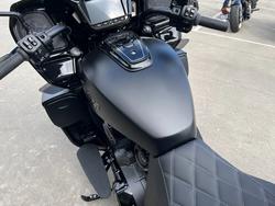 2025 Indian PURSUIT DARK HORSE PREMIUM Black