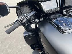 2025 Indian PURSUIT DARK HORSE PREMIUM Black