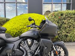 2025 Indian PURSUIT DARK HORSE PREMIUM Black