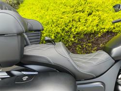 2025 Indian PURSUIT DARK HORSE PREMIUM Black