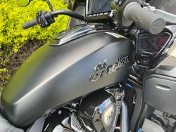 2025 Indian PURSUIT DARK HORSE PREMIUM Black