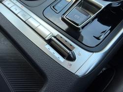 2024 Kia Carnival GT-Line HEV