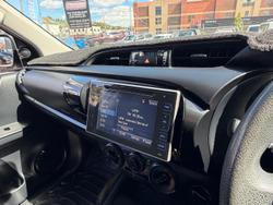 2020 Toyota Hilux SR