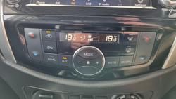 2021 Nissan Navara ST-X