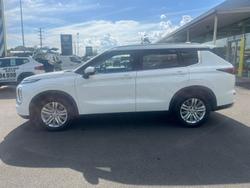 2022 Mitsubishi Outlander LS