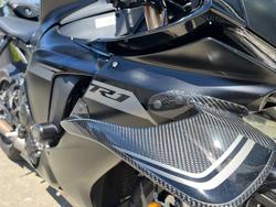 2025 Yamaha YZF-R1 BLACK