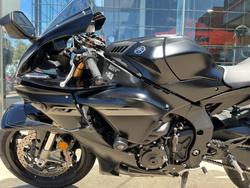 2025 Yamaha YZF-R1 BLACK