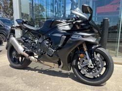2025 Yamaha YZF-R1 BLACK