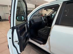 2016 Toyota LANDCRUISER LC200 4.5L T/D A/T VX 7 Seat (Beige Trim)